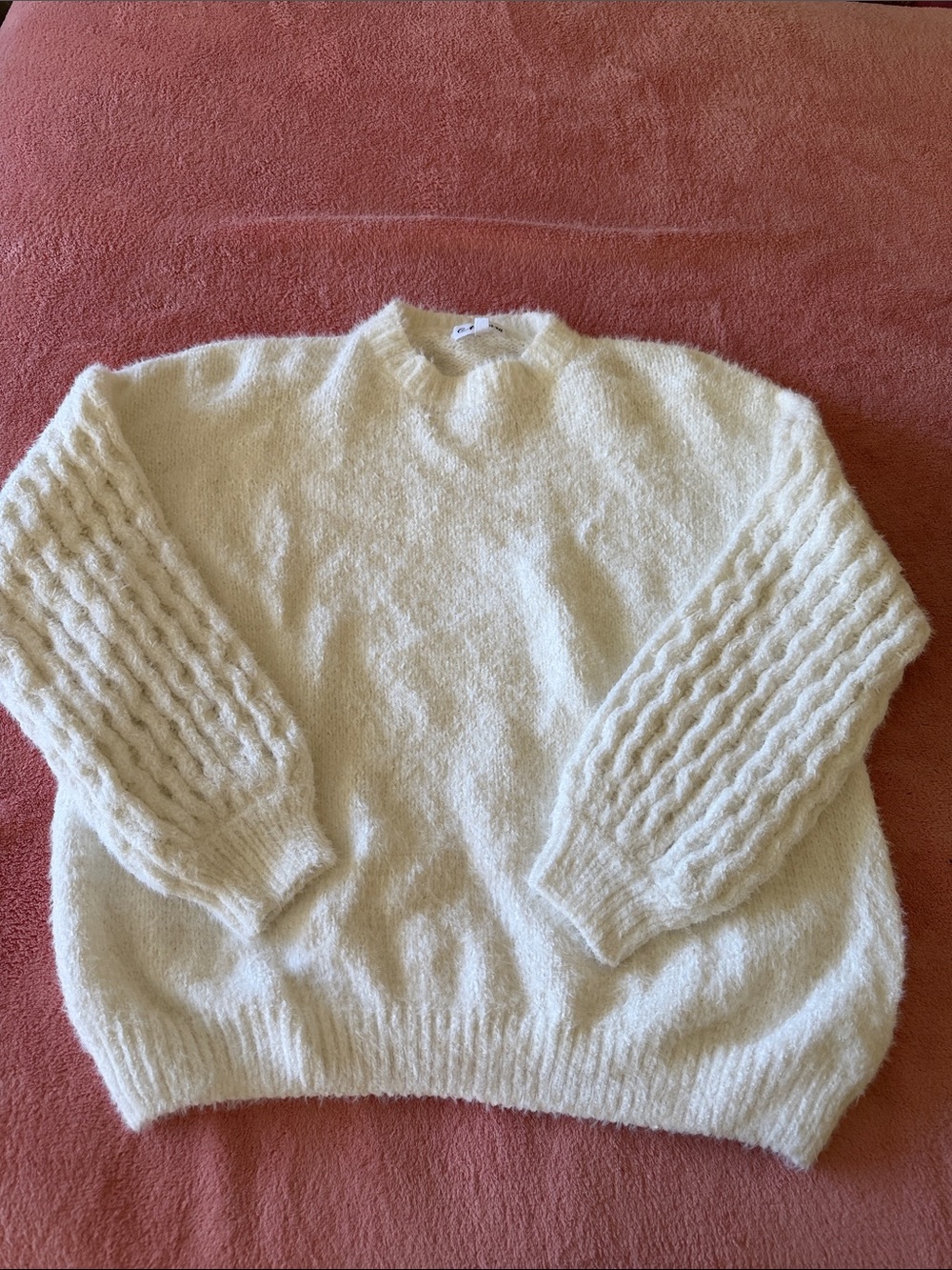 MACARON Cream Cable-Detail Crewneck Sweater